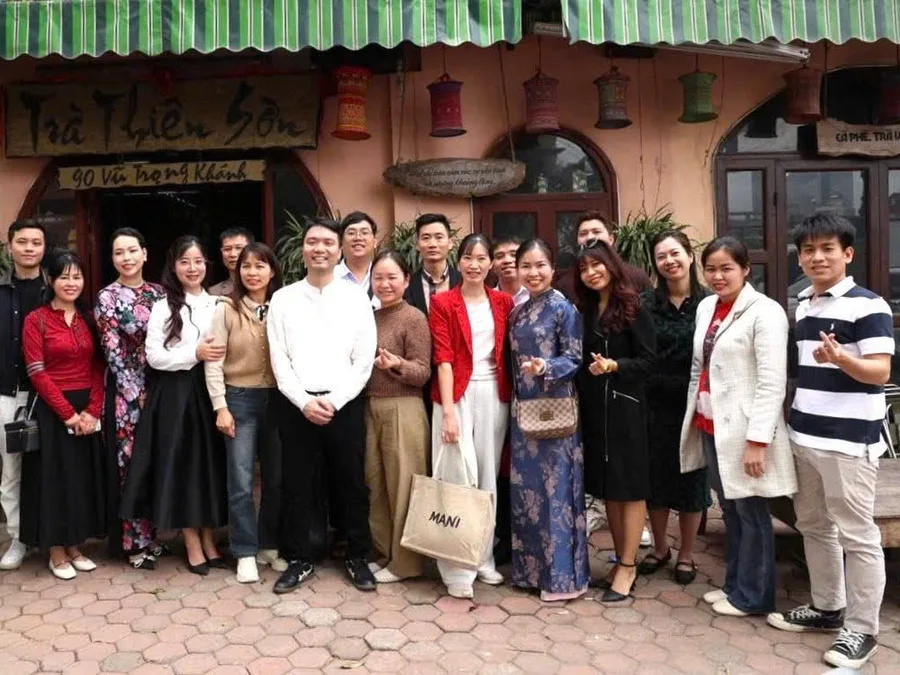 Lớp học viên gặp mặt tại Trà Thiên Sơn