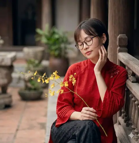 Bạch Lạp Kim Và Thoa Xuyến Kim: Ngọn Nến Trắng Và Chiếc Trâm Vàng