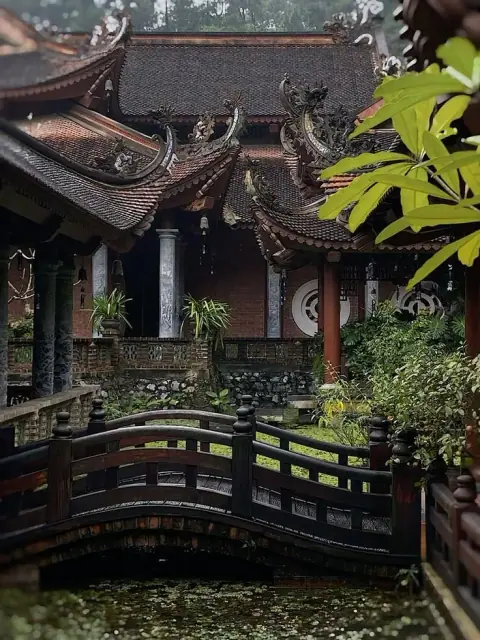 Thái Tuế và Thiên Hư: ghế riêng, lập trường và cặp thật giả
