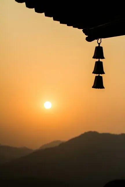 Sơn Đầu Hỏa Và Sơn Hạ Hỏa: Lửa Trên Đỉnh Núi, Lửa Dưới Chân Núi